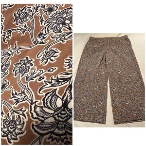 J. Jill wide leg crop floral with pockets pants. Size small.